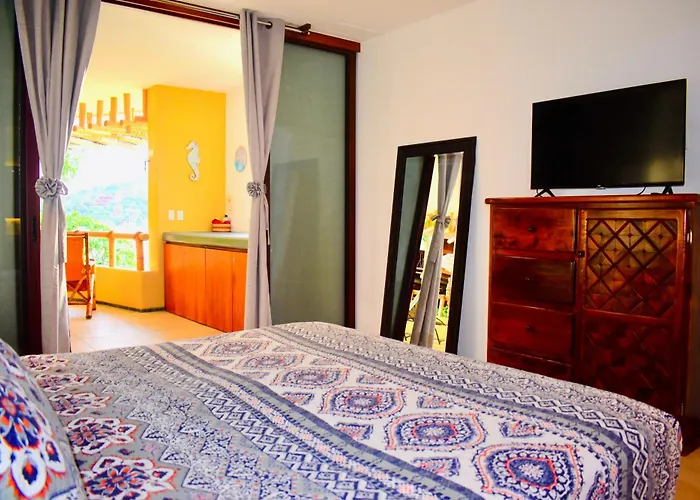 Casa De Ali: Located On The Beach! Zihuatanejo