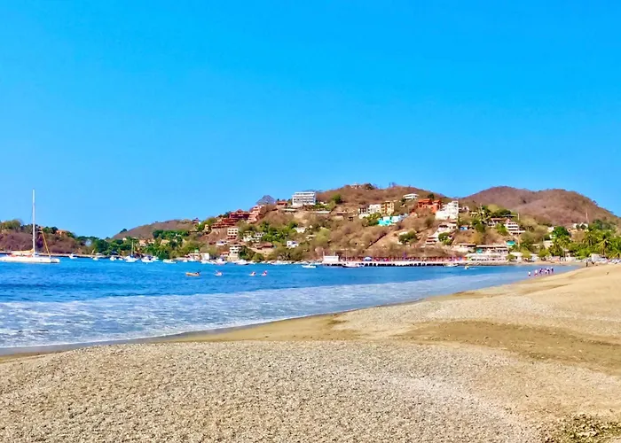 Casa De Ali: Located On The Beach! Apartment Zihuatanejo